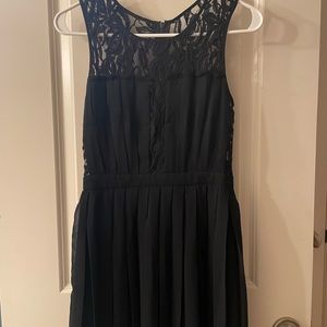 BGBGeneration Pleated Sleeveless Dress